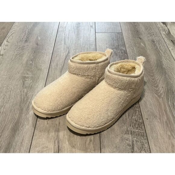 Soda Cream Sherpa Platform Ankle Booties Womens Size 7.5 - Picture 1 of 11